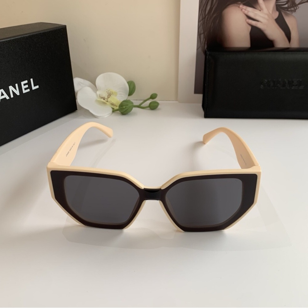 Chanel Cream and Black Women's Sunglasses - Picture 5 of 8